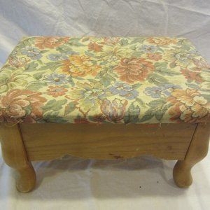 VTG SMALL FOOTSTOOL W/STORAGE, FLORAL DESIGN FABRIC, WOOD BASE